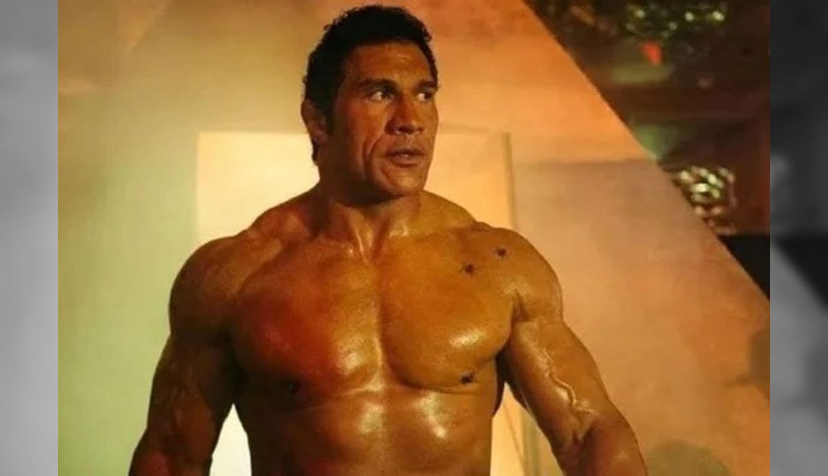 The Rock surge irreconhecível em trailer de 'Coração de Lutador'