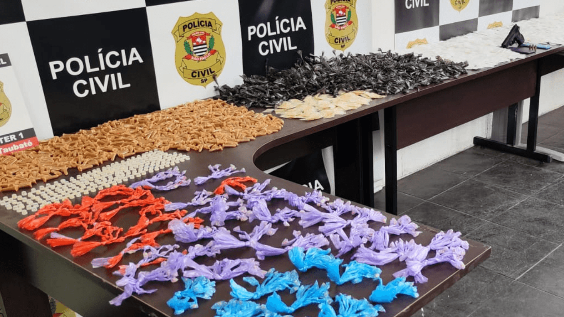 Polícia estoura “casa bomba” do PCC e apreende mais de R$200 mil em drogas em Pindamonhangaba