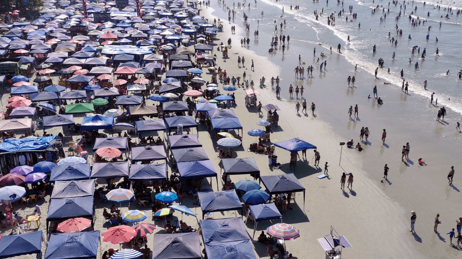 Câmara de Ubatuba aprova projeto de lei que proíbe a instalação e uso de tendas em praias
