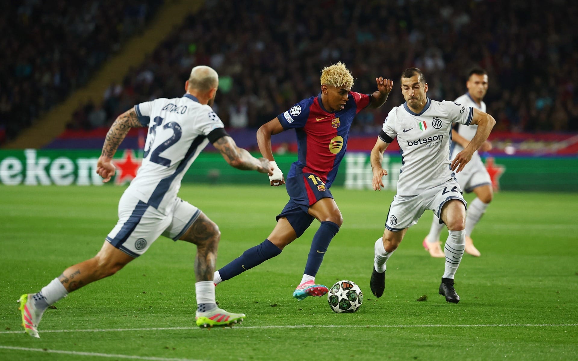 Inter de Milão assusta o Barcelona em bela semifinal de golaços e empate na Liga dos Campeões