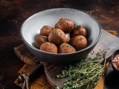 Como fazer o bolinho de feijoada perfeito? Anote dicas de cozinheiros profissionais