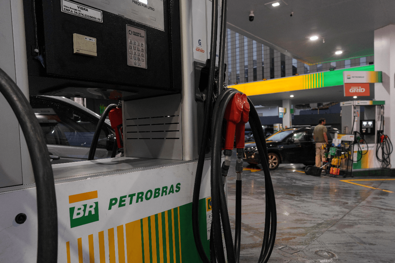Governo propõe subvenção de R$ 1,20 no diesel para conter alta de preços