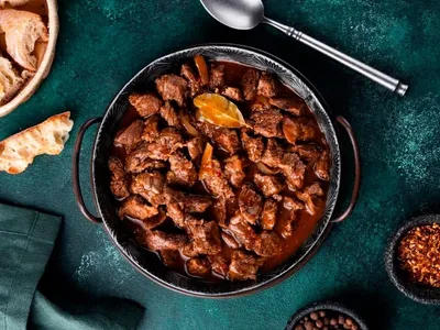 Carne de panela descomplicada: surpreenda a família com receita da chef Carole Crema