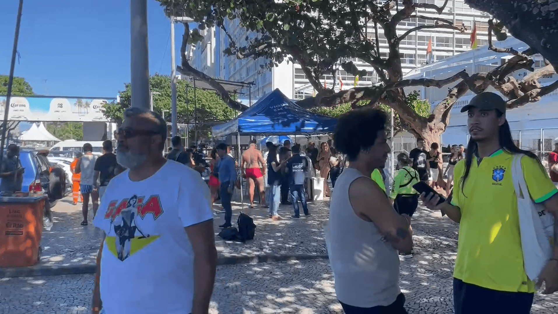 Fãs acampam em hotel e Copacabana já vive clima de show de Lady Gaga