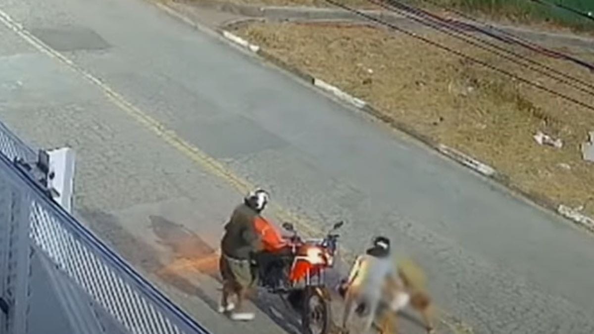 Homem é obrigado a deitar no meio de avenida durante assalto em SP: “Estou traumatizado”