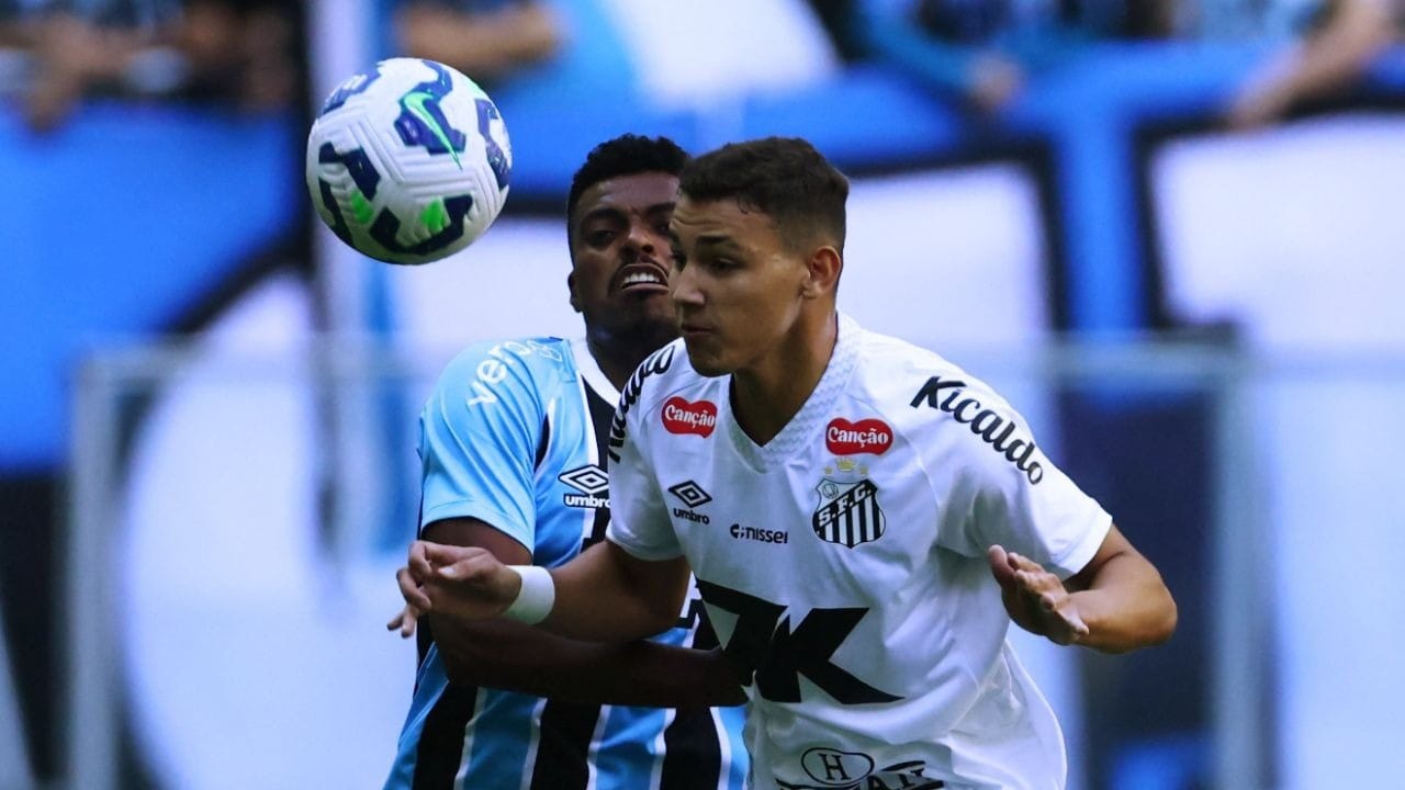 Santos cai diante do Grêmio e vê crise ampliar após terceira derrota seguida no Brasileiro