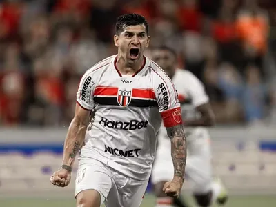 Botafogo-SP aproveita expulsões e goleia o Athletico-PR na Ligga Arena pela Série B