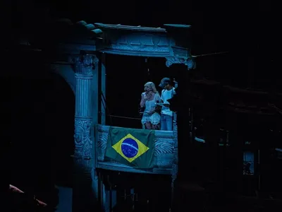 Saiba quem é Nicolas Garcia, o funcionário do Copacabana Palace que foi o tradutor de Lady Gaga