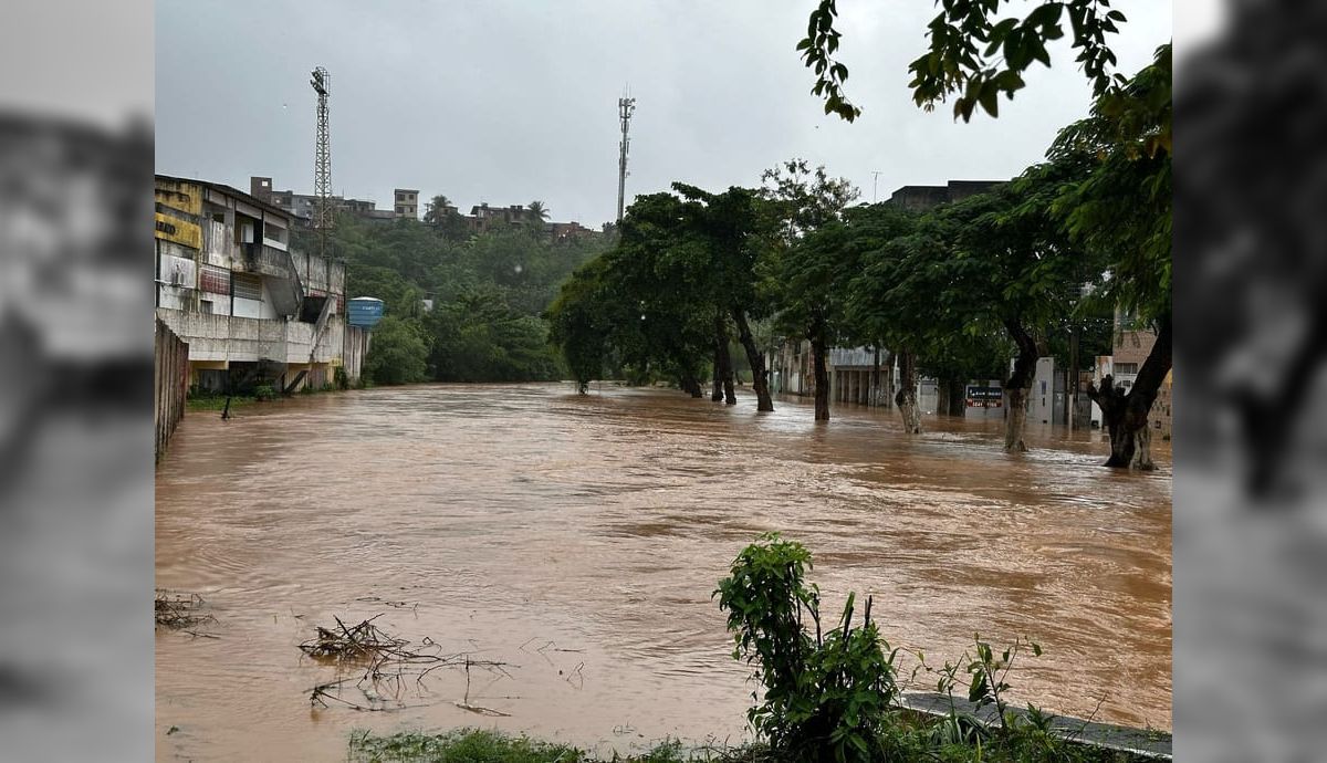 Temporais deixam desabrigados no Recôncavo Baiano e acionam sirenes em Salvador