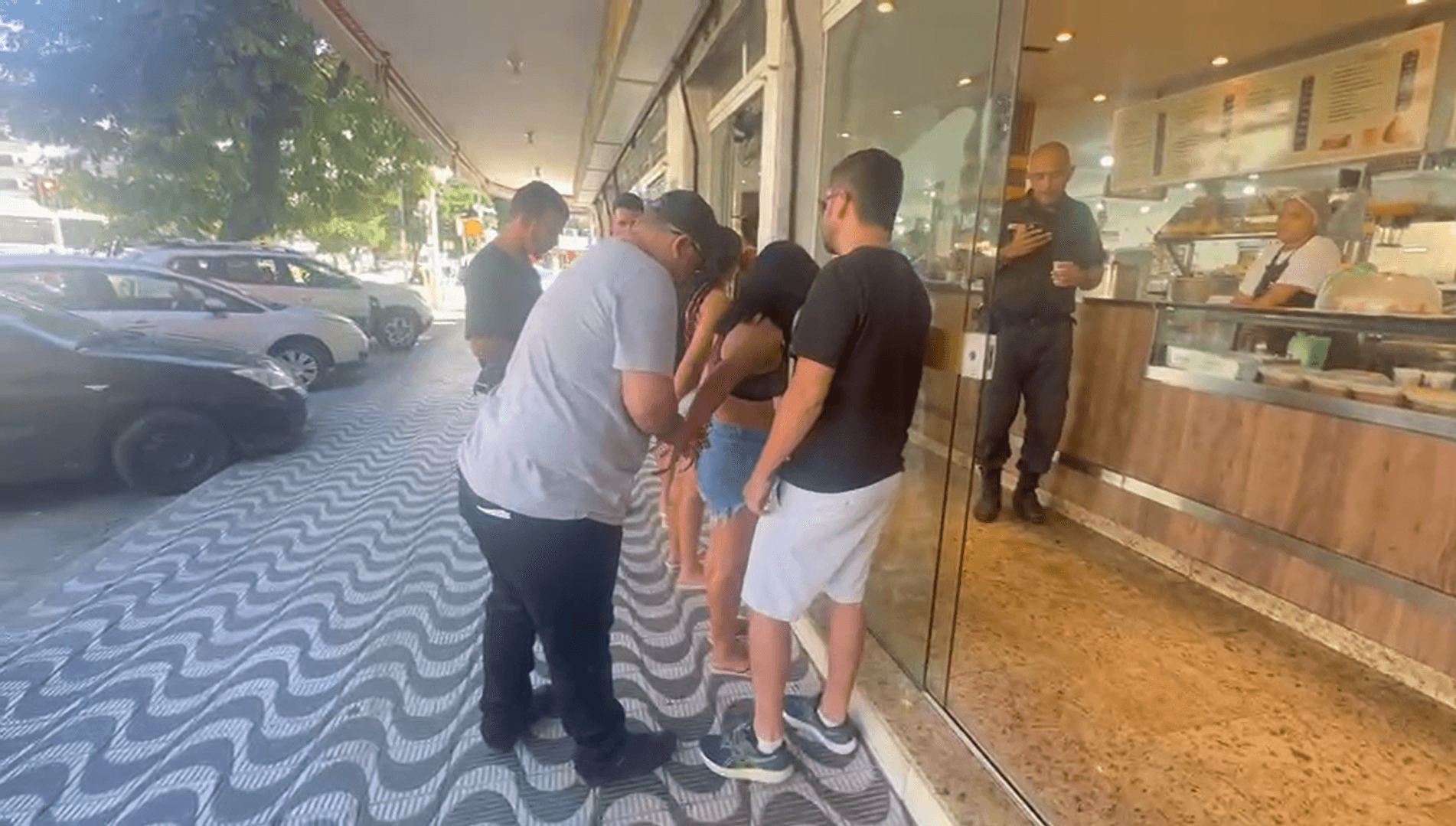 Justiça mantém prisão de mulher suspeita de atuar no Comando Vermelho