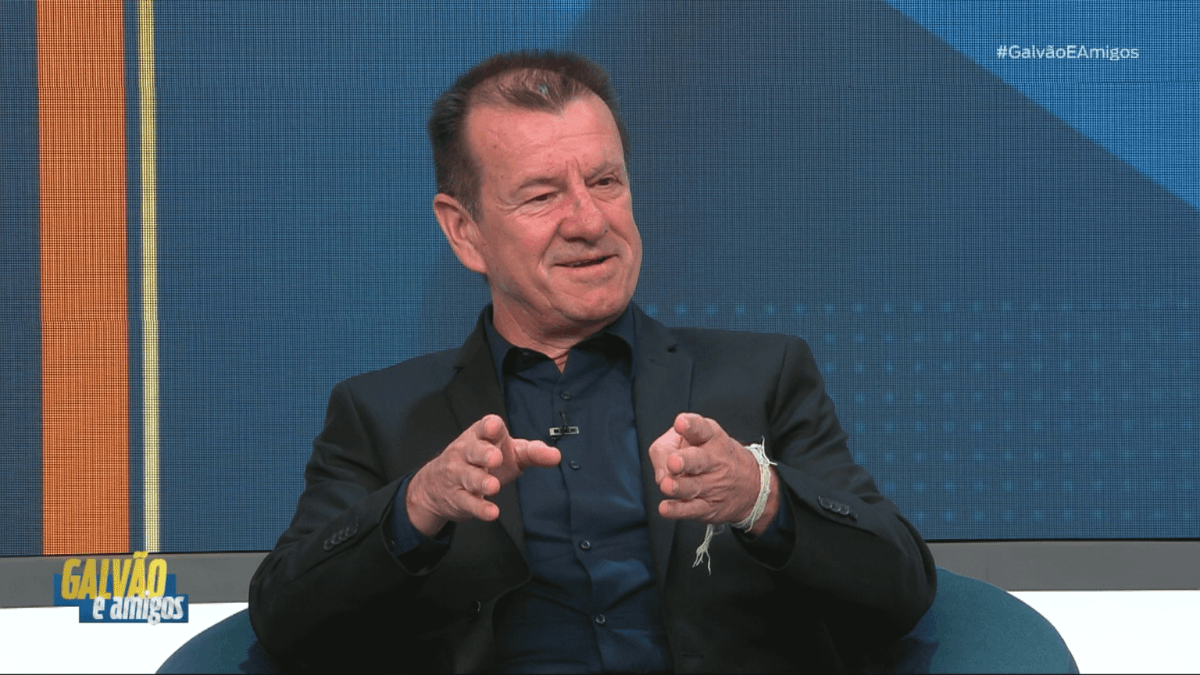 Dunga detona camisa vermelha na Seleção Brasileira: "Tem coisas que não tem que mexer"