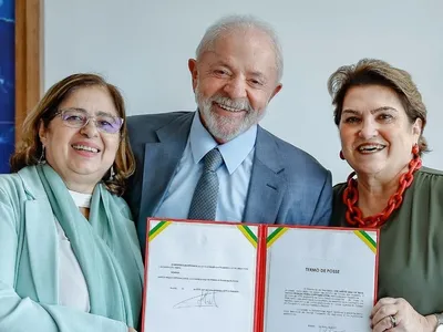 Lula dá posse a Márcia Lopes como nova ministra das Mulheres