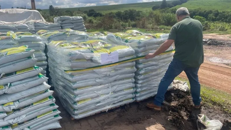 Operação apreende 336 toneladas de fertilizante orgânico sem registro no interior de SP