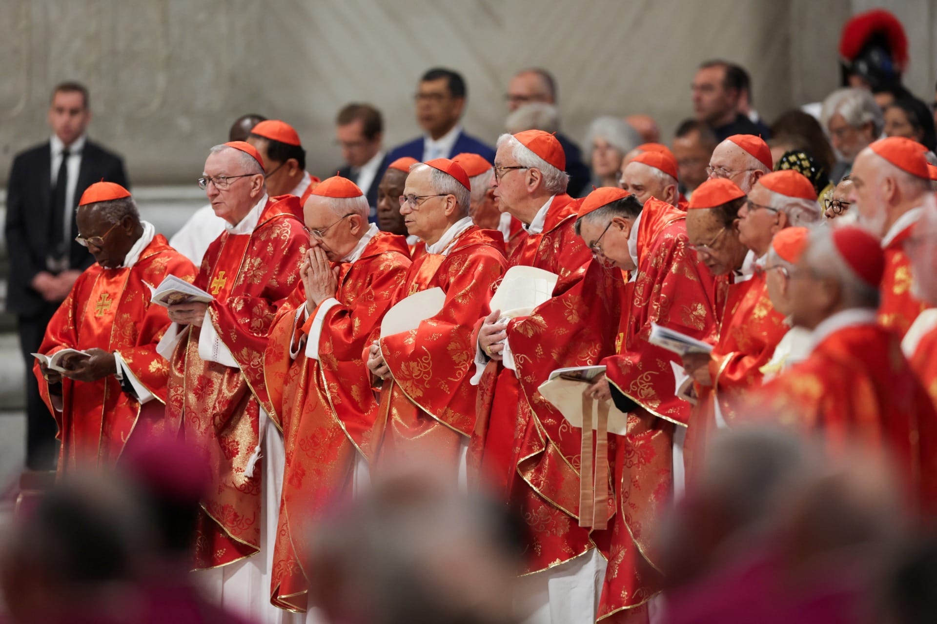 Cardeais pedem unidade da Igreja em missa que abre o conclave