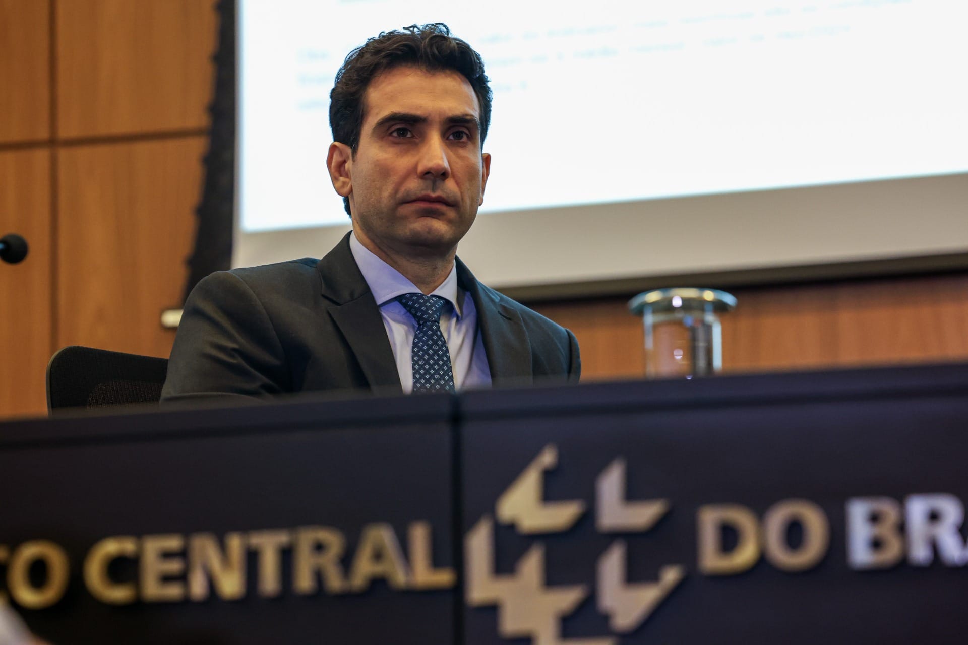 Juliana Rosa: Juros sobem a 15% e BC aposta em choque contra inflação e inadimplência