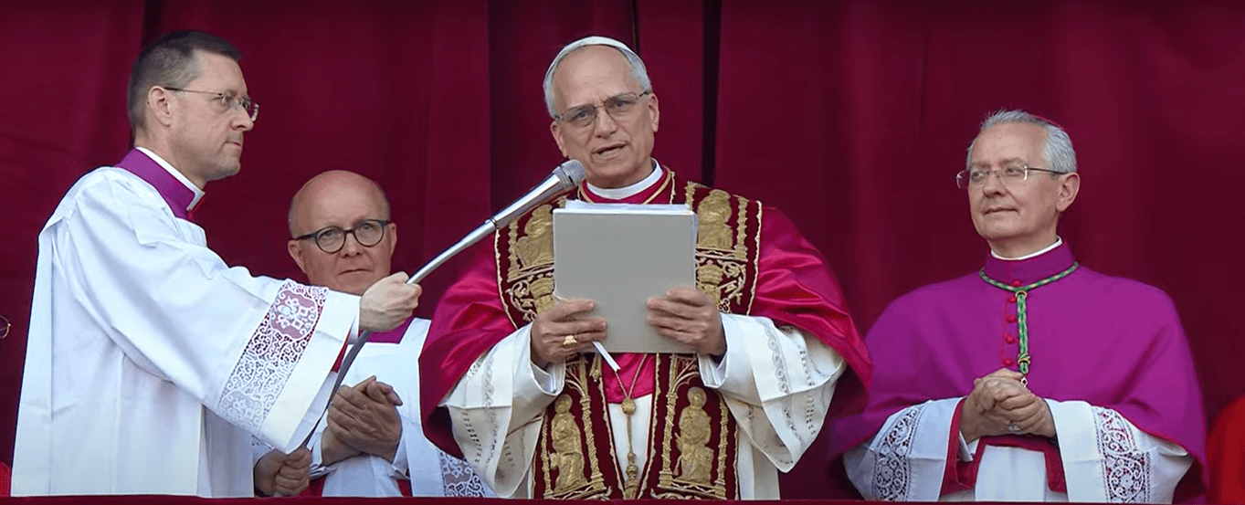 Robert Francis Prevost, dos Estados Unidos, é anunciado como o novo Papa