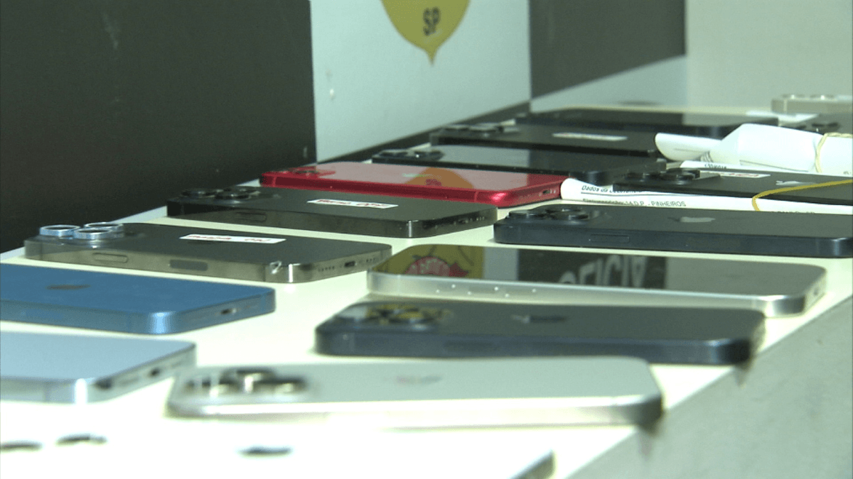 Polícia descobre apartamento usado como depósito de celulares roubados no centro de SP