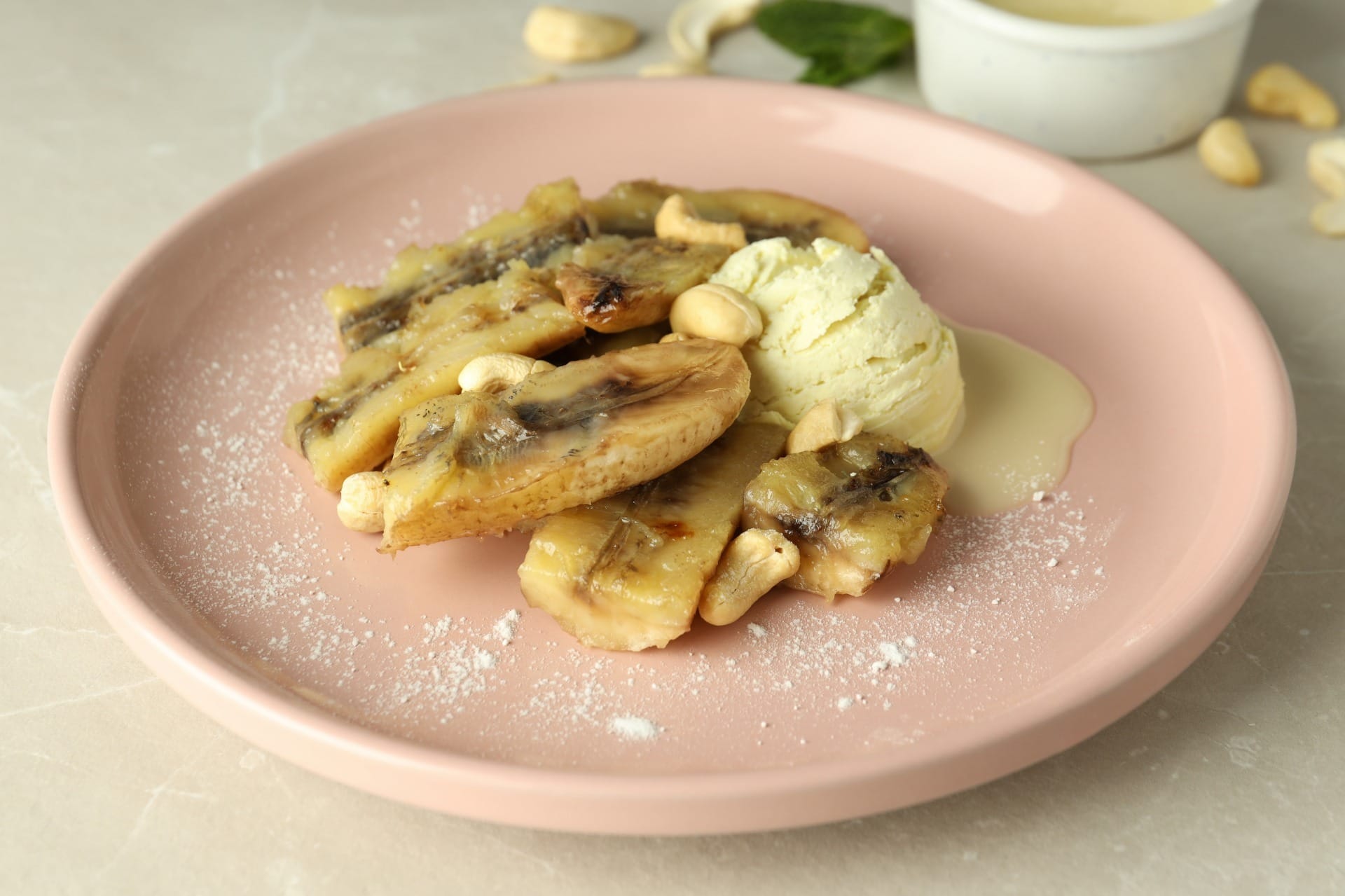 Sorvete de banana caramelada é daqueles sobremesas que combinam com qualquer ocasião