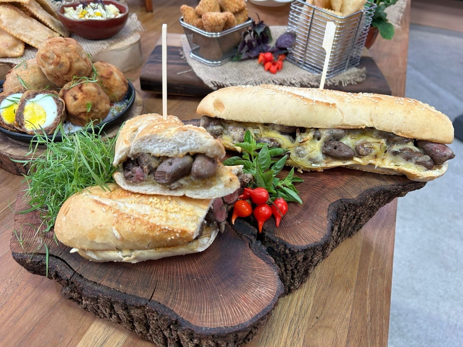 Lanche de coração de galinha com molho de mostarda e cerveja da chef Mariele Horbach | Band Receitas