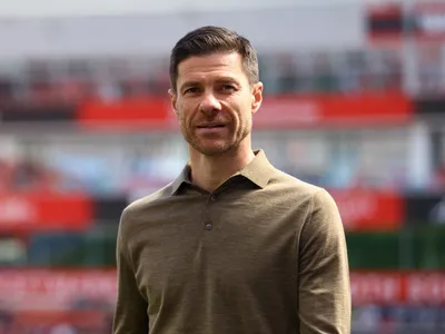 Xabi Alonso anuncia saída do Leverkusen; treinador deve assinar com o Real Madrid
