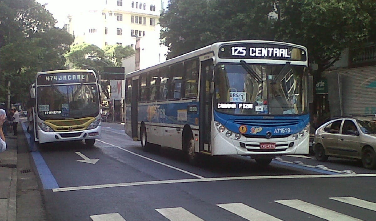 Lei que garante policiais de folga em ônibus entra em vigor no Rio de Janeiro