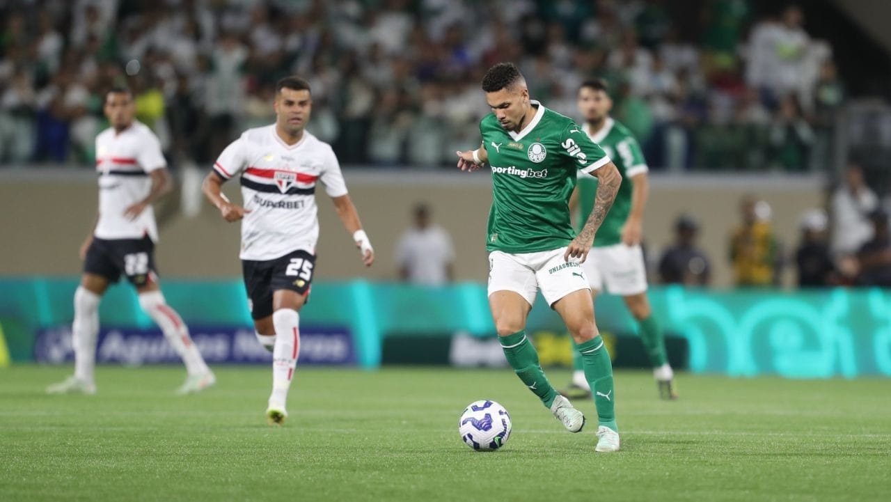 Paulinho passa por nova cirurgia na tíbia e só volta a jogar em 2026