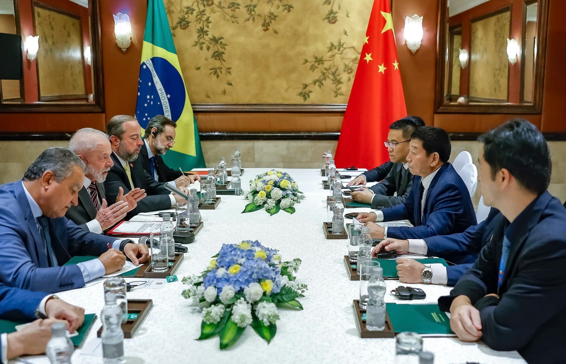 Lula faz contraponto a Trump e diz que parceria entre Brasil e China é indestrutível