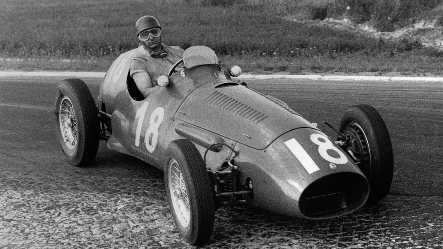 Juan Manuel Fangio possui no currículo 24 vitórias em 51 corridas nos anos 1950