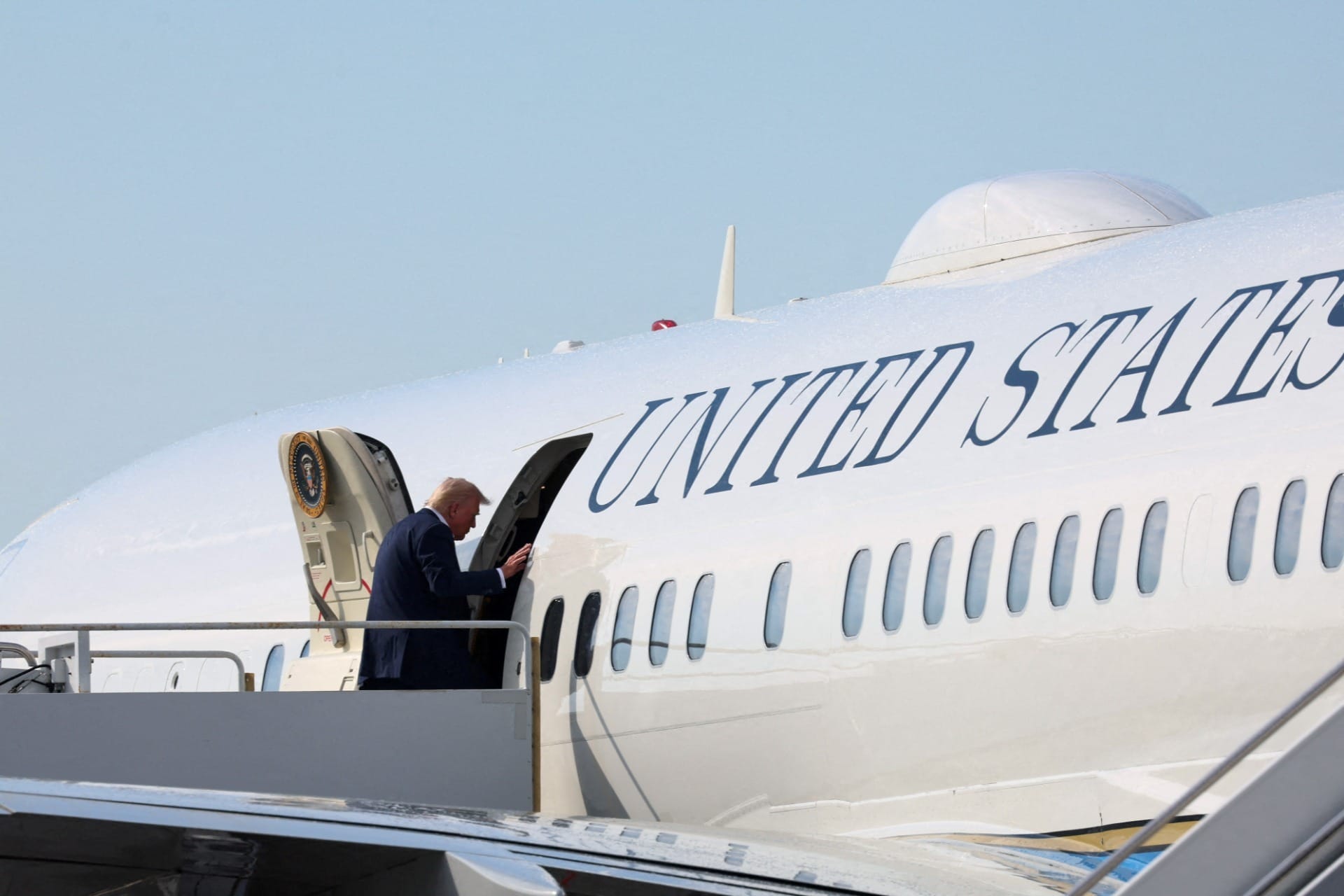 Trump se encontra com presidente da Síria, caçado pelos EUA no governo Biden