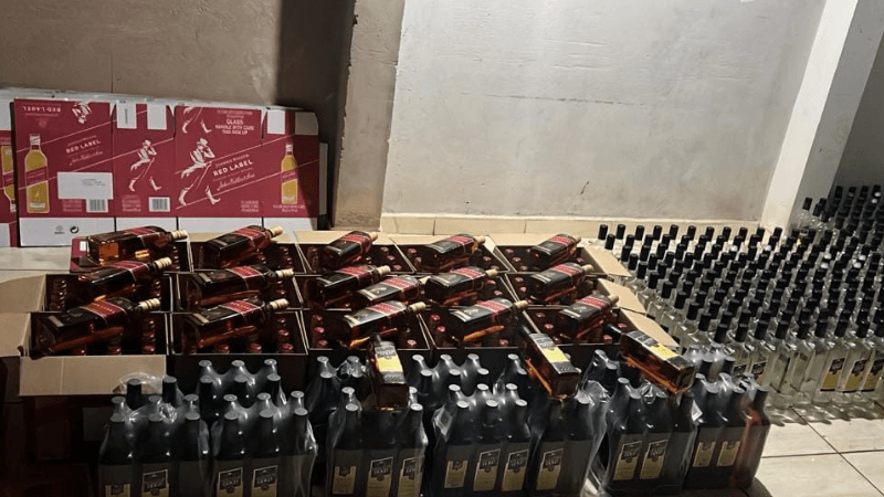 Polícia Militar apreende 277 garrafas de uísque falso em Cosmópolis e suspeito foge