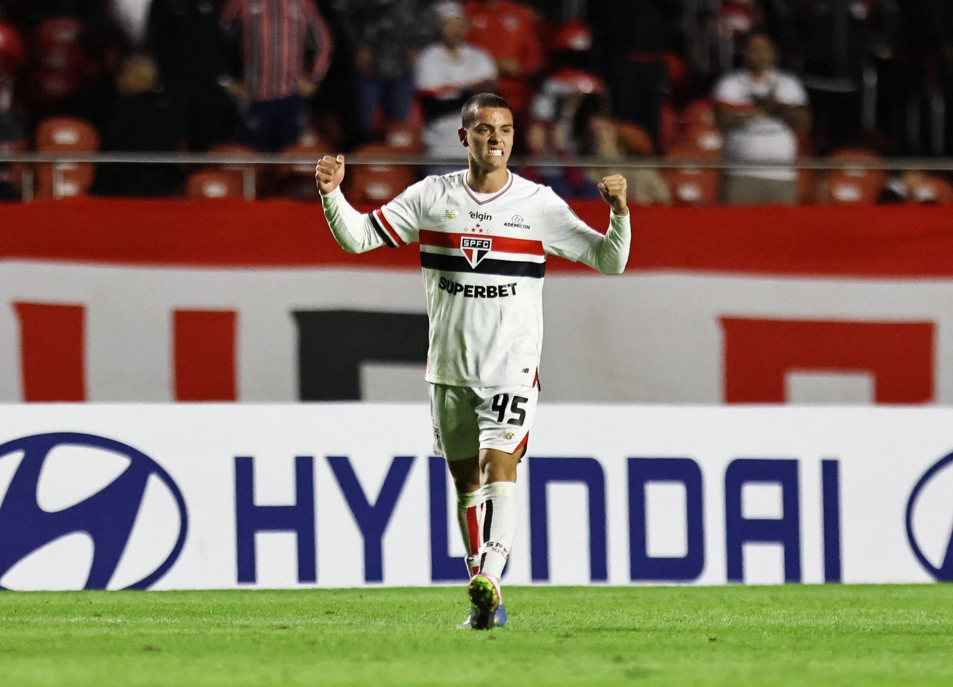 Lucca, herói do São Paulo, já foi rejeitado no Corinthians e agora é novo recordista