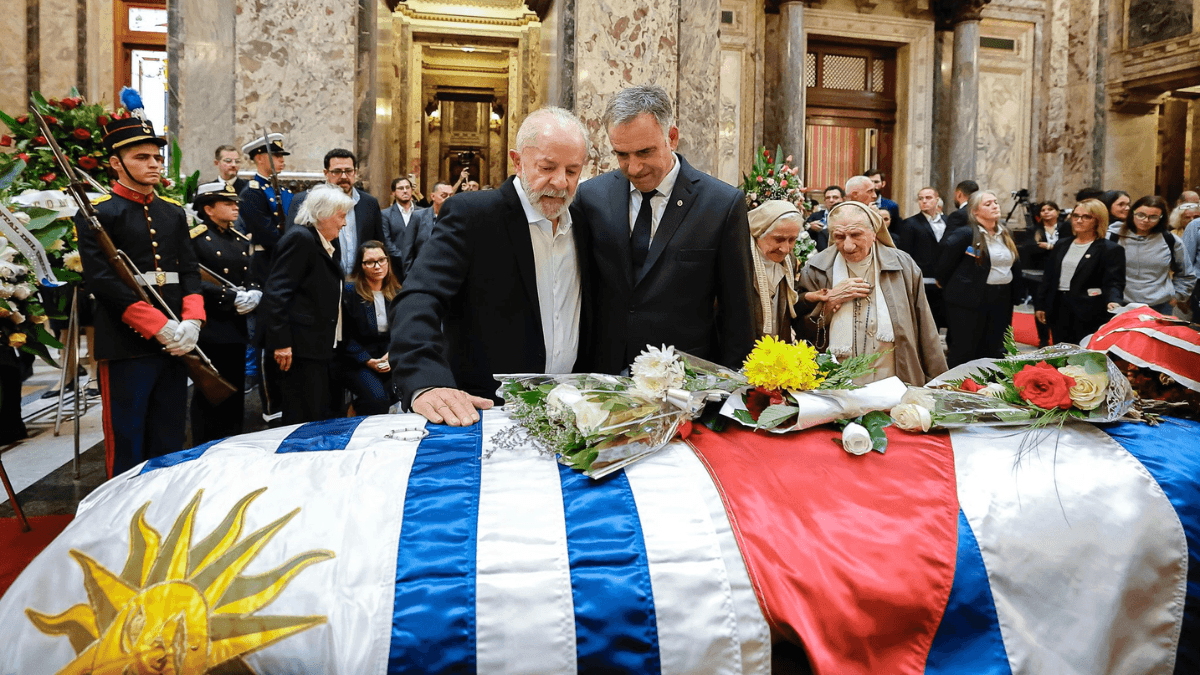 ‘Uma pessoa como Pepe Mujica não morre’, diz Lula após velório do ex-presidente uruguaio
