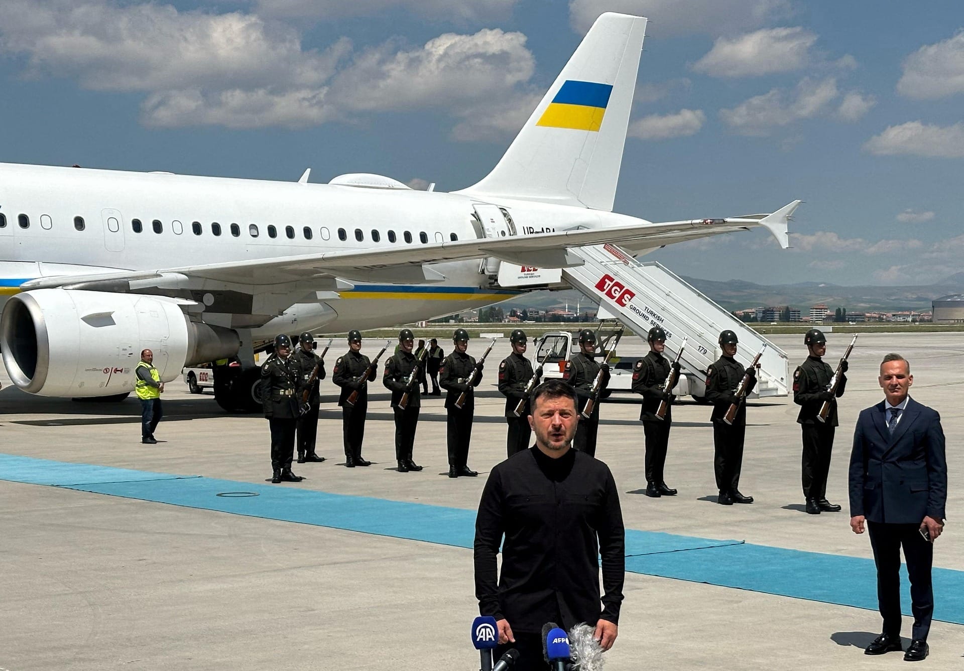 Zelensky não comparece à reunião com membros do governo russo, após ausência de Putin