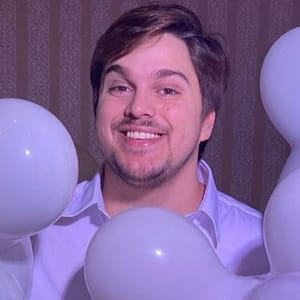 Lucas Salles relembra CQC e afirma: “Foi a fase mais feliz da minha carreira”