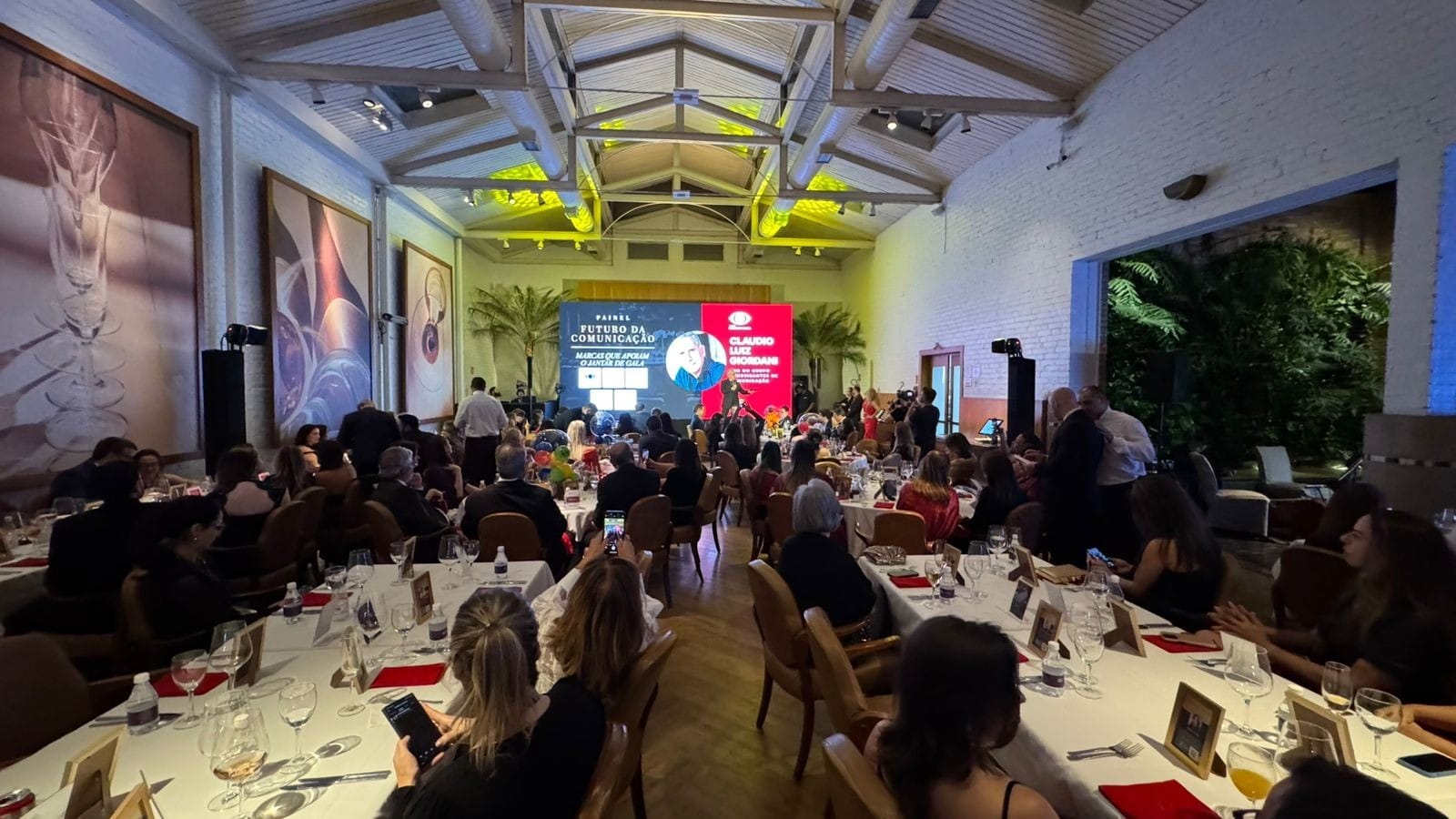 Jantar reúne diretores do Grupo Bandeirantes e empresárias em debate sobre futuro dos negócios