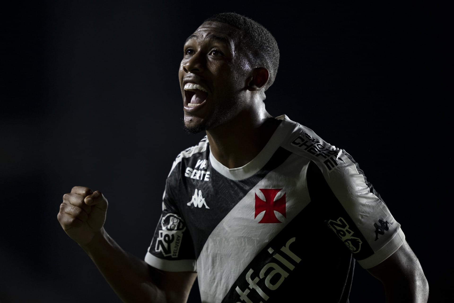 Edu Dracena elogia Rayan e destaca vitória do Vasco na Copa do Brasil