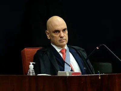 Ibovespa sobe após Moraes suspender atos que introduziram e derrubaram alta do IOF