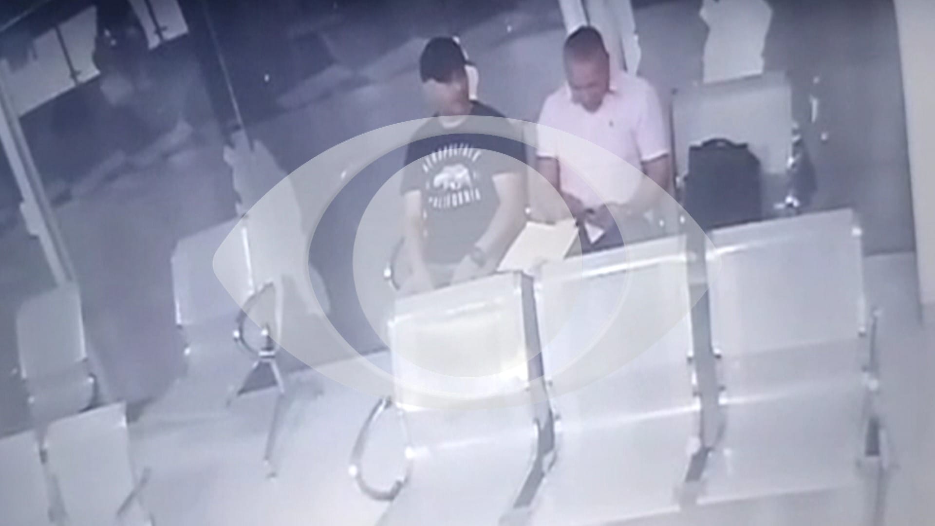 Homem que aparece ao lado de Tuta é chefe da polícia boliviana e fez parte da Interpol