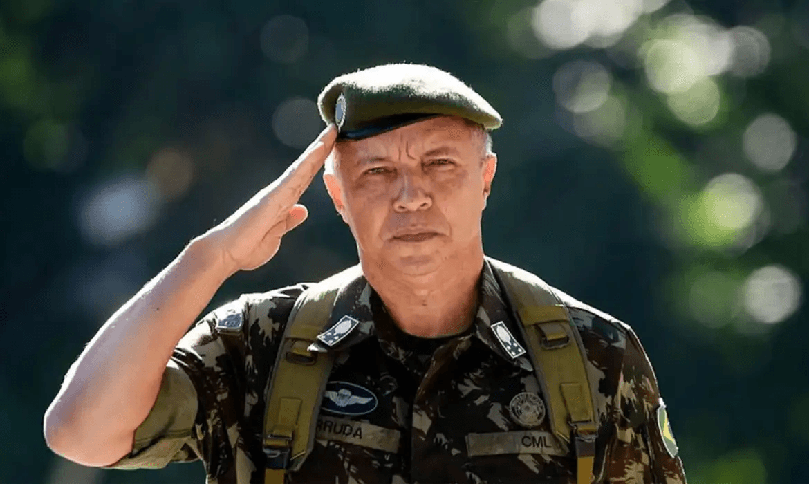 Ex-comandante do Exército diz ao STF que barrou PM no 8/1 para 'coordenar' prisões