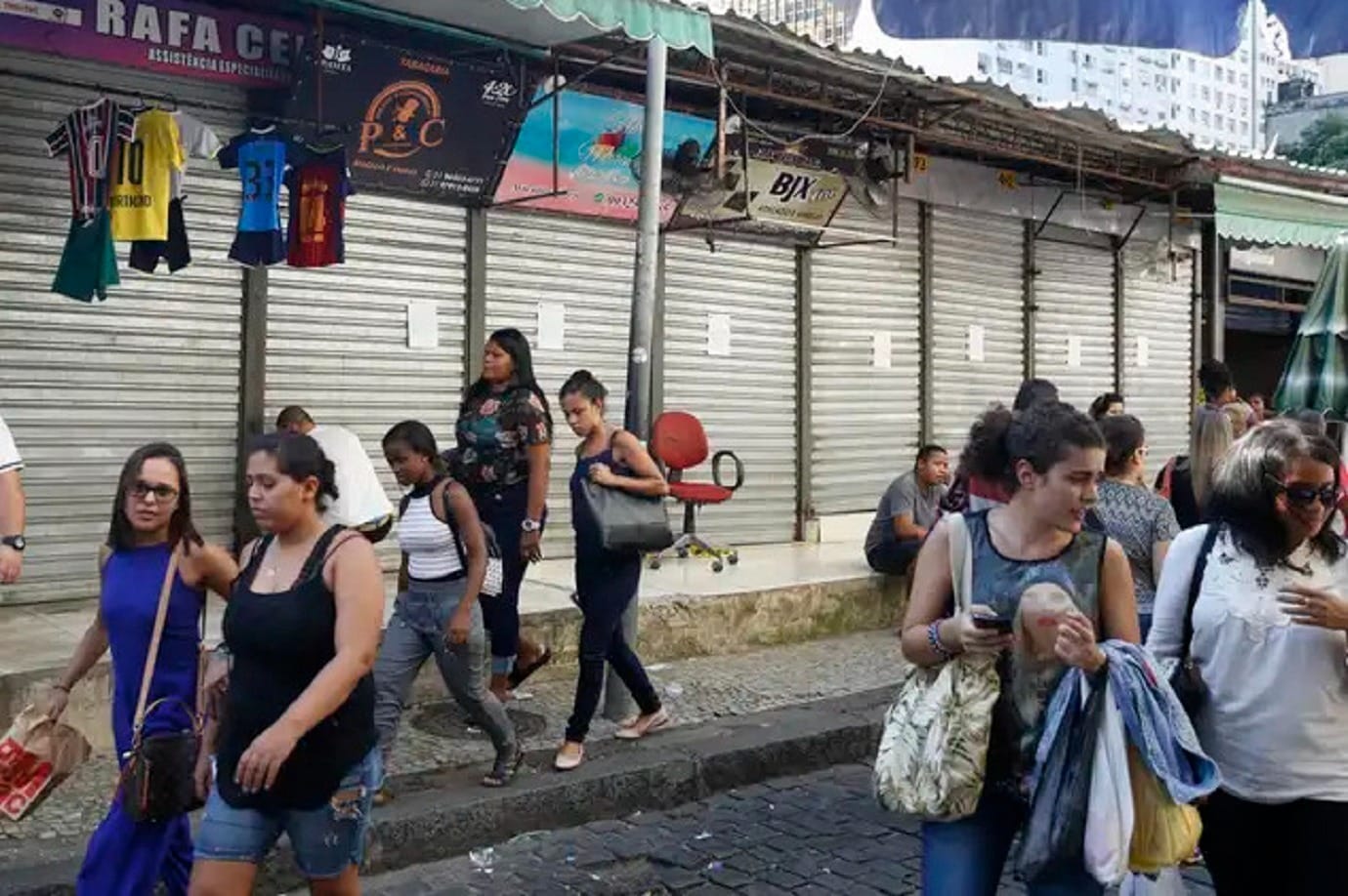 Oito são presos em ação contra grupo que extorquia comerciantes no Camelódromo da Uruguaiana