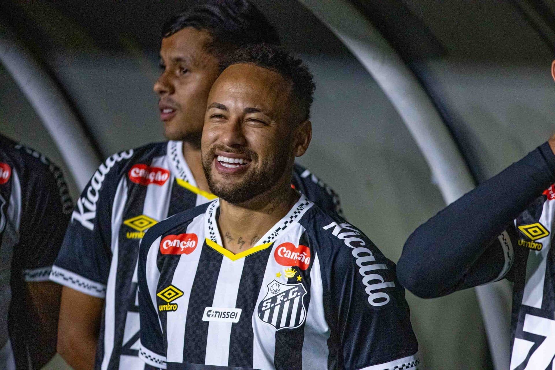 Neymar coloca em xeque futuro no Santos e diz: "Não dá para depender só de mim"