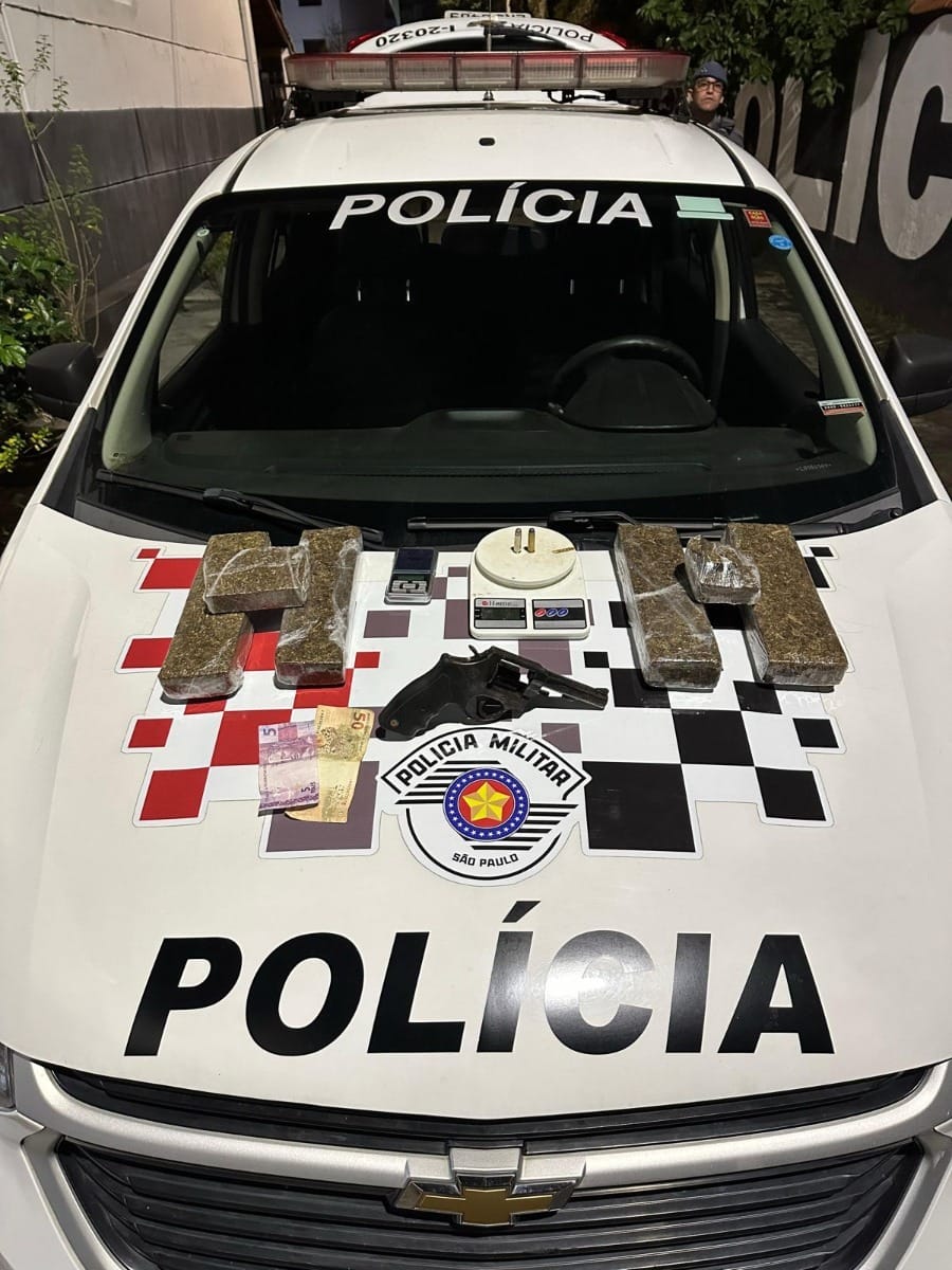 PM prende homem foragido da cadeia com 4,3 kg de maconha e arma em Ubatuba