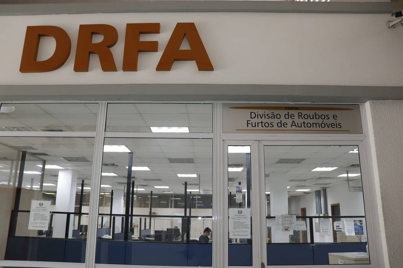 PCERJ deflagra operação contra empresas que pagavam criminosos por resgate de veículos roubados