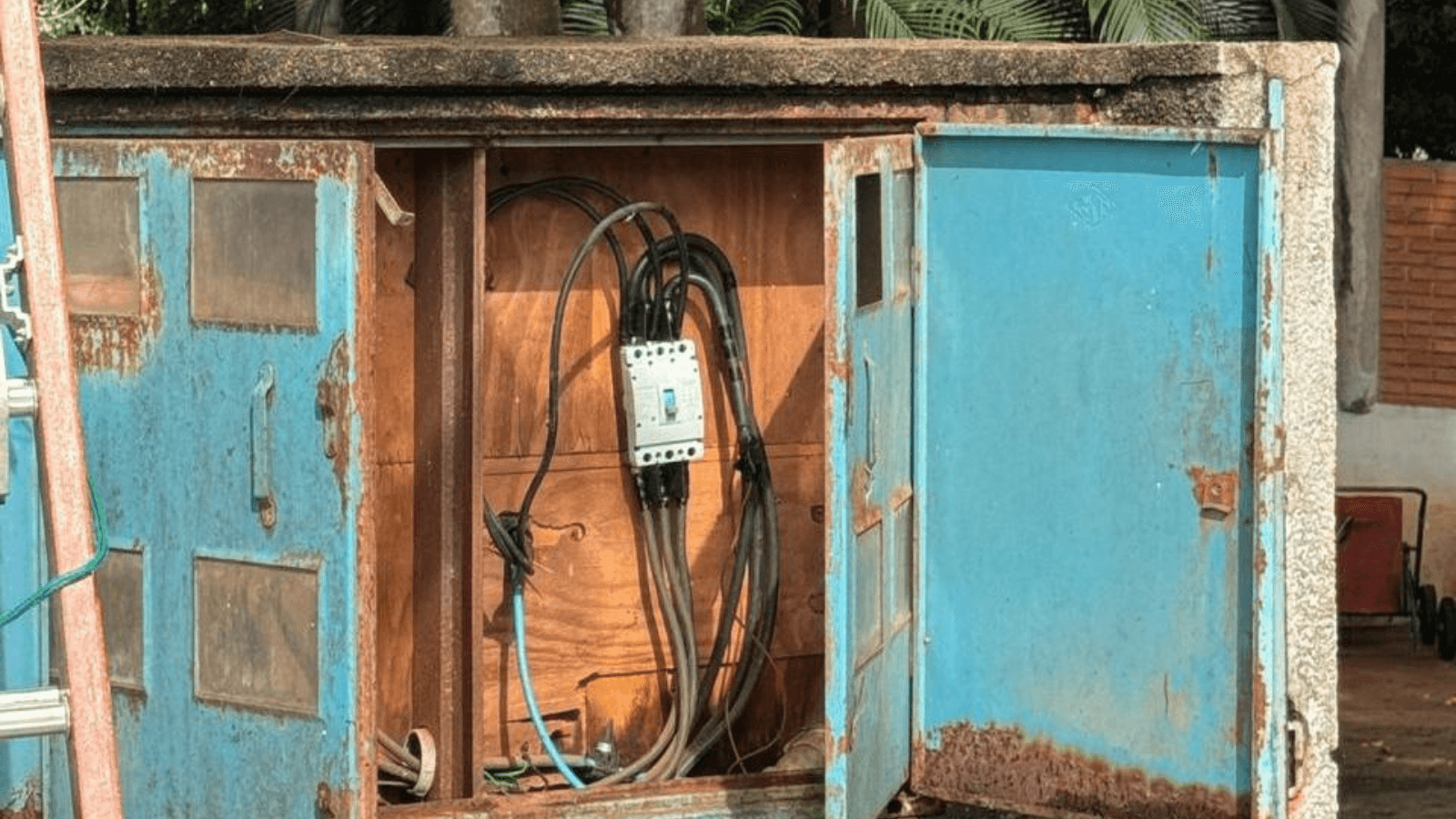 Prefeitura envia à Câmara projeto para combater furtos de fios e vandalismo