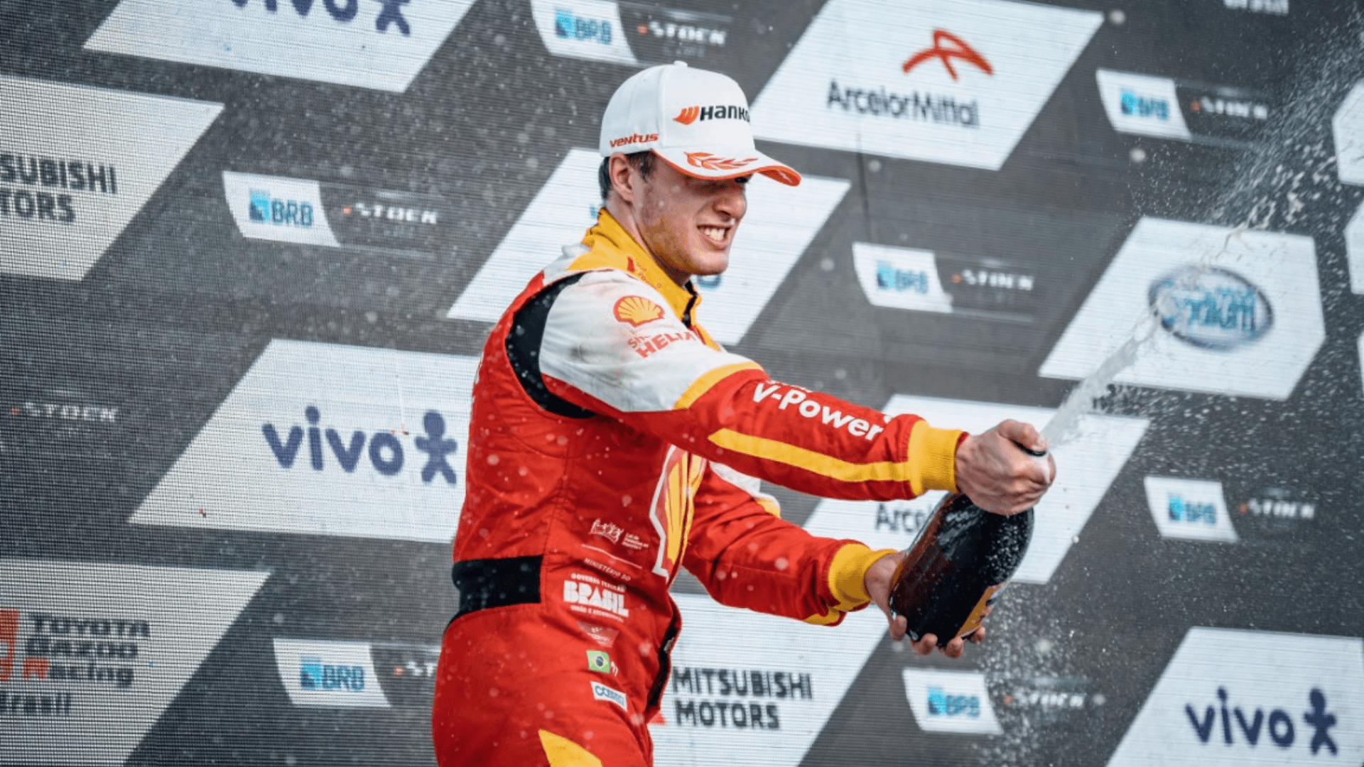 Gianluca Petecof vence a primeira sprint da Stock Car em 2025