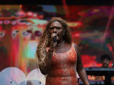 Liniker reúne maior público da Virada Cultural 2025 num show poderoso