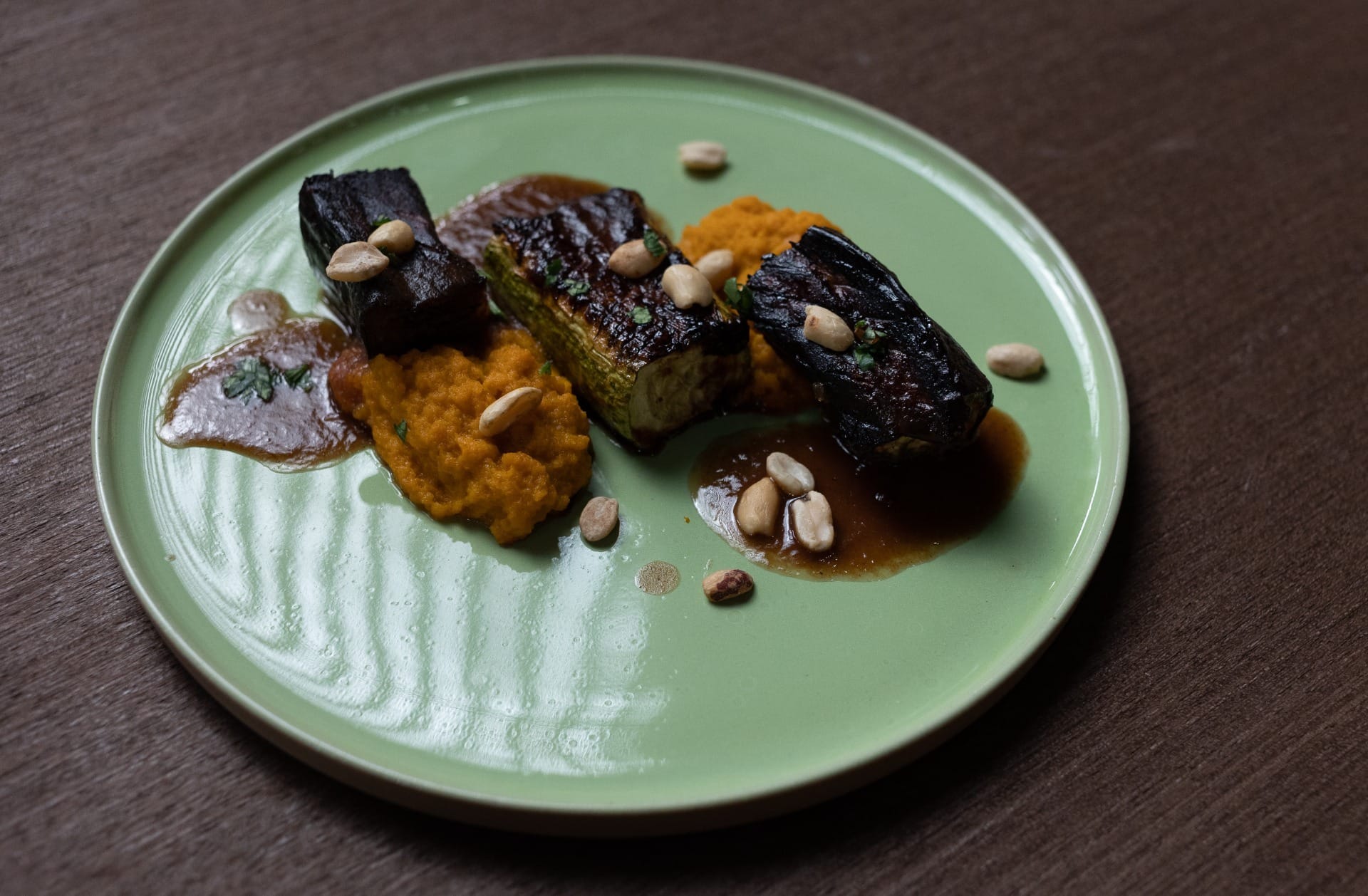 Berinjela e abobrinha glaceadas com chutney de tamarindo | Band Receitas