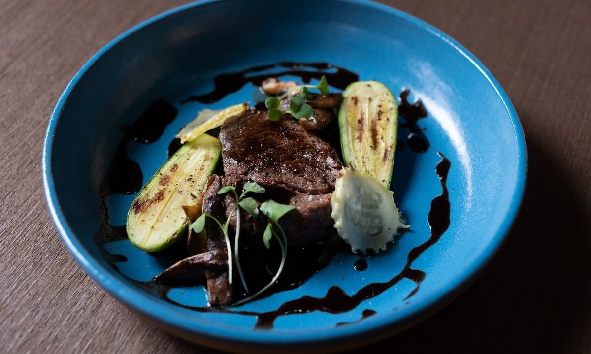 Filé mignon com abobrinha e cogumelos | Band Receitas