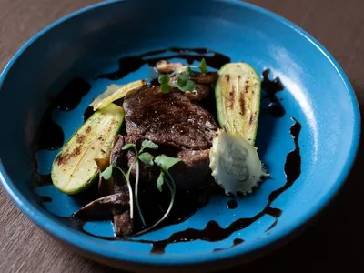 Filé mignon com abobrinha e cogumelos | Band Receitas
