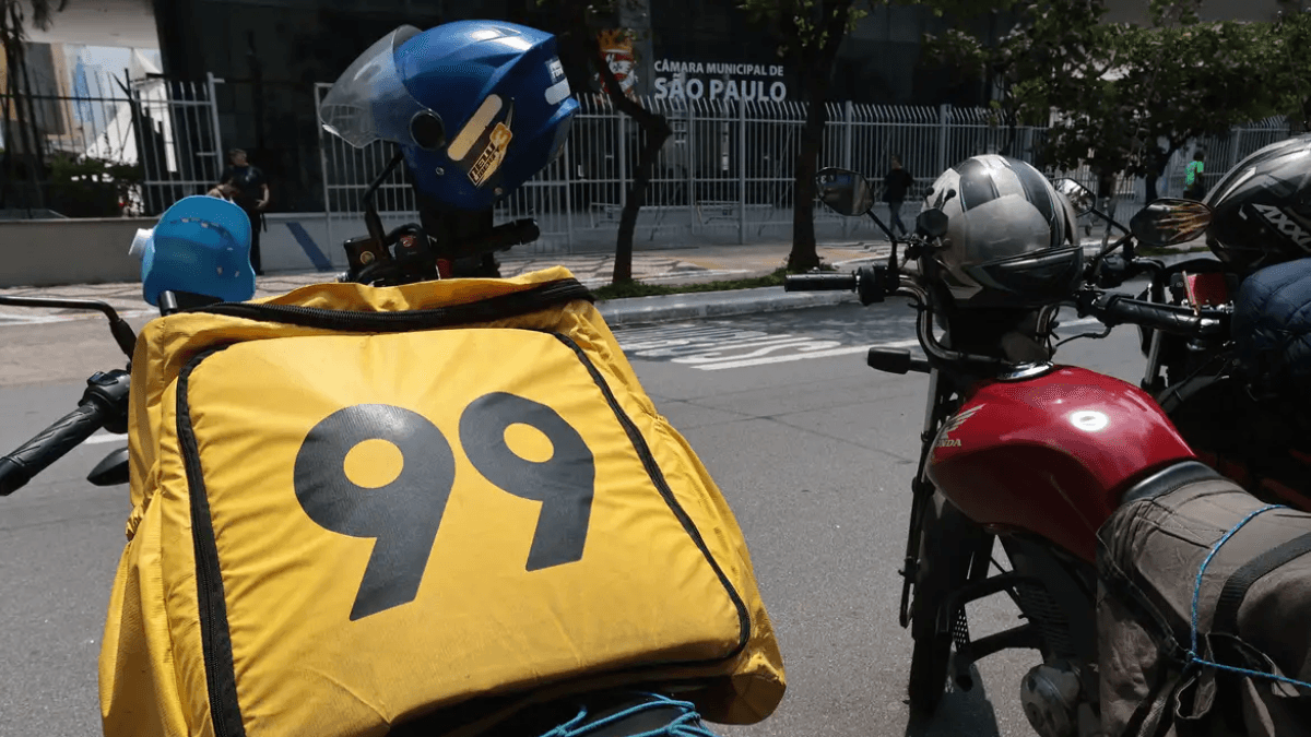 Mototáxi em SP: projeto exige placa vermelha e proíbe serviço no centro